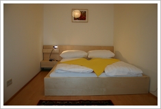 doule bed queen size apartment magdalenenstreet